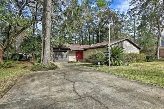 Ev (Spacious, exquisite 4-bed home near F)