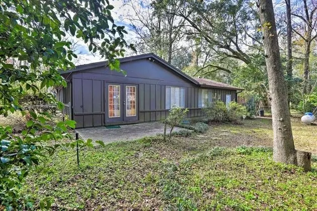 Ev (Spacious, exquisite 4-bed home near F)