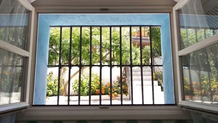 Ev