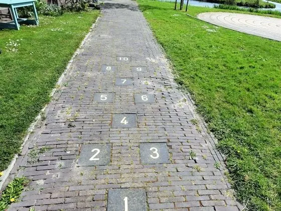 Ev