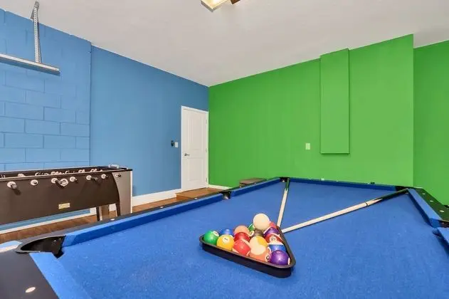 Villa (Spacious and Modern 8 Bedroom 5 Bathr)