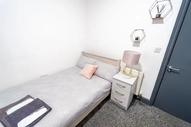 Ev, 1 Büyük (Queen) Boy Yatak