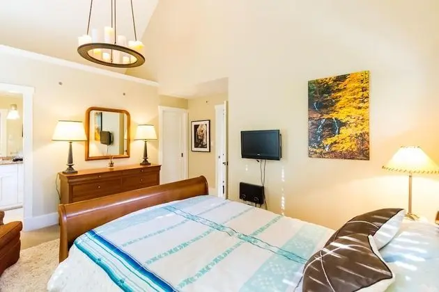 Sıra Ev, Birden Çok Yatak (Spacious Town Home with Private Hot T)