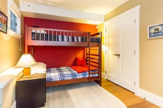 Sıra Ev, Birden Çok Yatak (Spacious Town Home with Private Hot T)