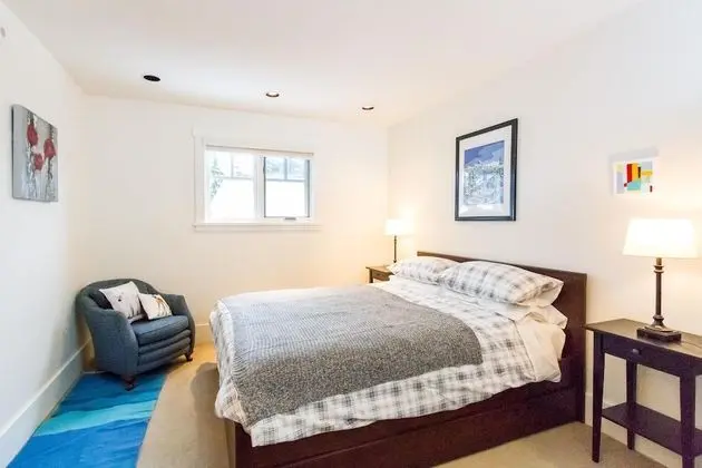 Sıra Ev, Birden Çok Yatak (Spacious Town Home with Private Hot T)