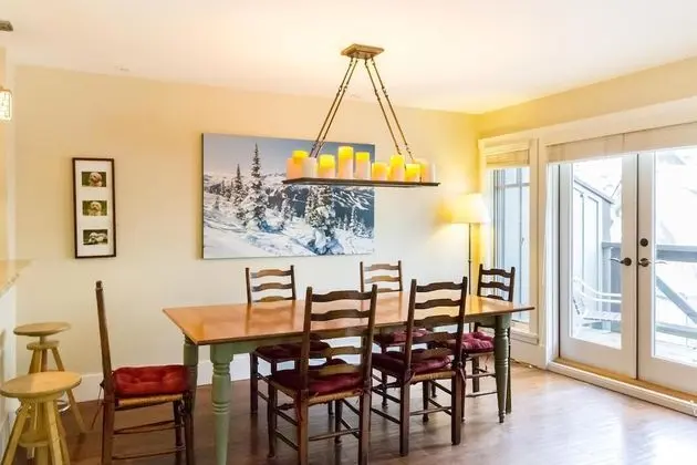 Sıra Ev, Birden Çok Yatak (Spacious Town Home with Private Hot T)
