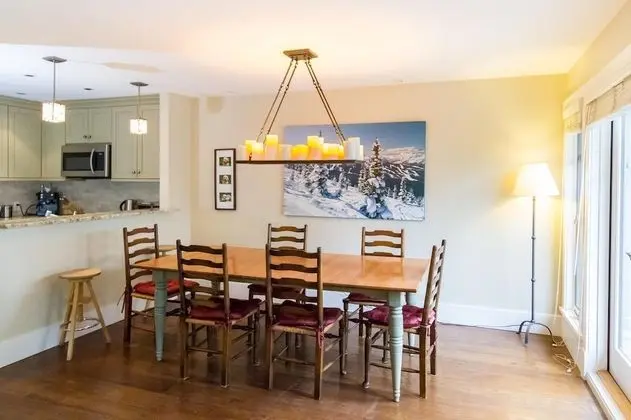 Sıra Ev, Birden Çok Yatak (Spacious Town Home with Private Hot T)