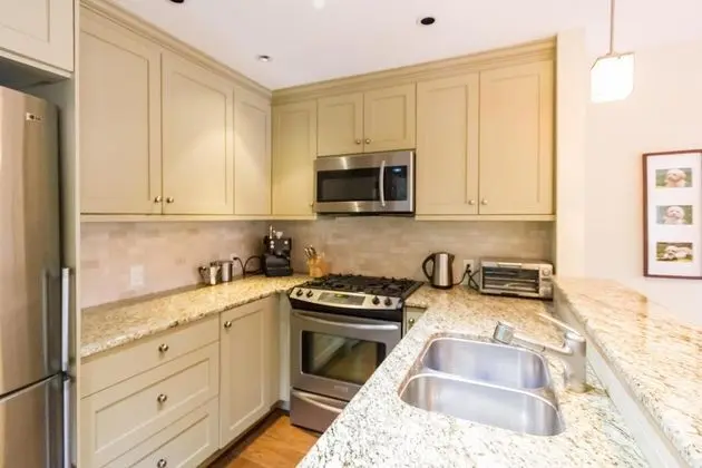 Sıra Ev, Birden Çok Yatak (Spacious Town Home with Private Hot T)