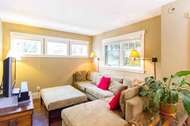 Sıra Ev, Birden Çok Yatak (Spacious Town Home with Private Hot T)