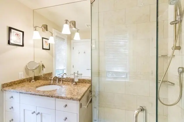 Sıra Ev, Birden Çok Yatak (Spacious Town Home with Private Hot T)