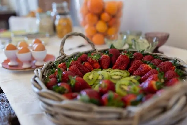 Tek Büyük veya İki Ayrı Yataklı Oda, Bahçe Manzaralı