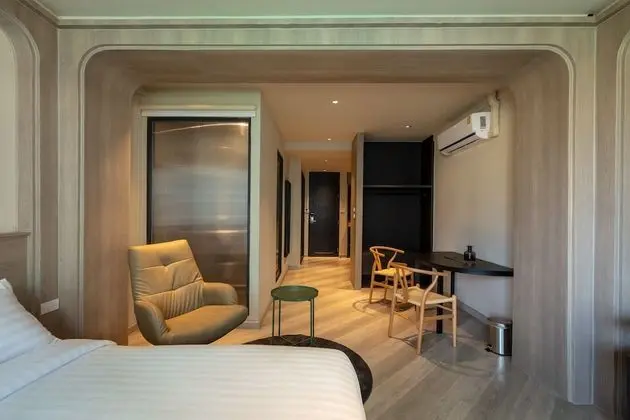Deluxe King Room