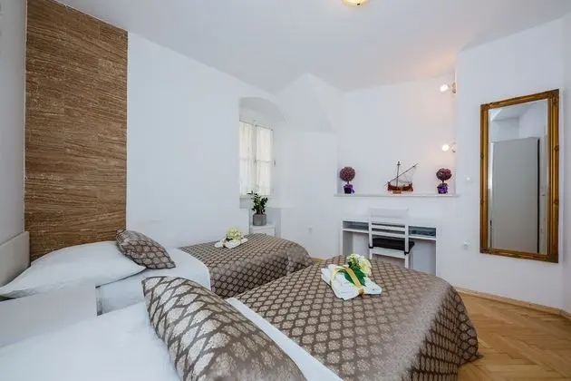 Deluxe Apartment, 2 bedrooms (at address Ispod ure 3)