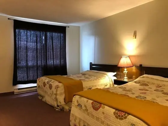 Tek Büyük Yataklı Oda, 2 Çift Kişilik Yatak
