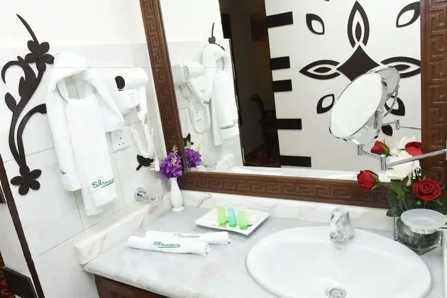 Deluxe Tek Büyük veya İki Ayrı Yataklı Oda