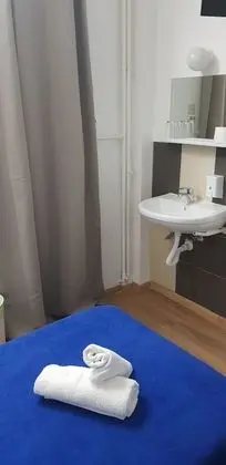 Standard Tek Büyük veya İki Ayrı Yataklı Oda, Ortak Banyo