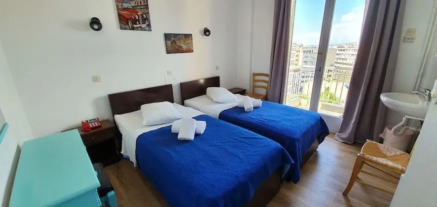 Standard Tek Büyük veya İki Ayrı Yataklı Oda, Ortak Banyo
