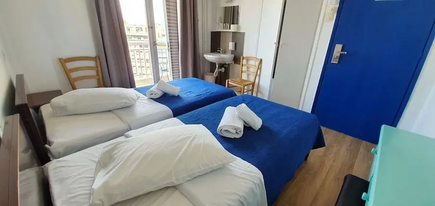 Standard Tek Büyük veya İki Ayrı Yataklı Oda, Ortak Banyo