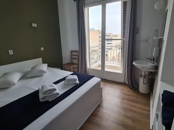Standard Tek Büyük veya İki Ayrı Yataklı Oda, Ortak Banyo