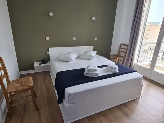 Standard Tek Büyük veya İki Ayrı Yataklı Oda, Ortak Banyo