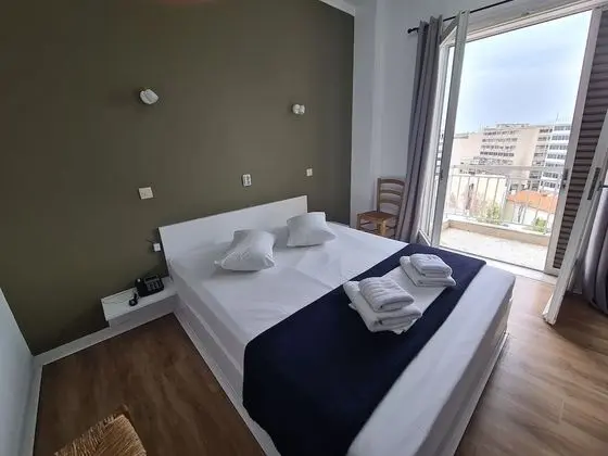 Standard Tek Büyük veya İki Ayrı Yataklı Oda, Ortak Banyo