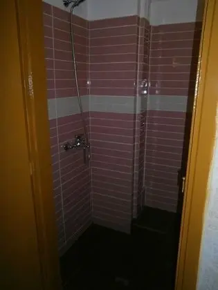 Standard Tek Büyük veya İki Ayrı Yataklı Oda, Ortak Banyo