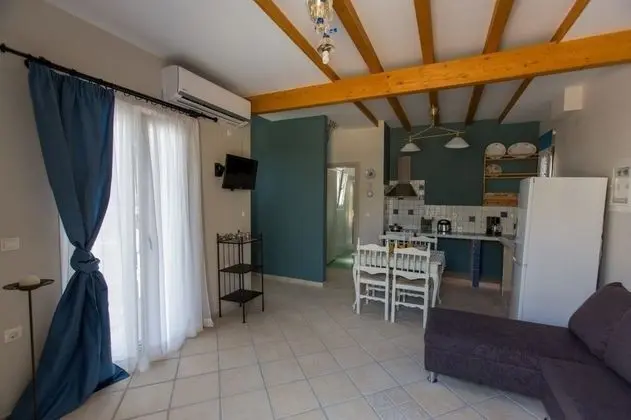 Villa (B)