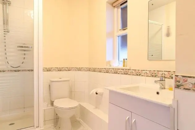 Basic Tek Büyük Yataklı Oda