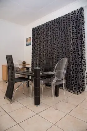 Odada yemek servisi