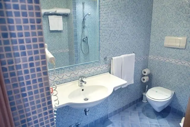 Standard Oda, Ek Bina (Family, Strada Statale 125)