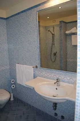 Standard Oda, Ek Bina (Family, Strada Statale 125)