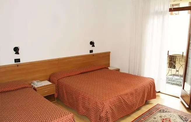 Tek Büyük veya İki Ayrı Yataklı Oda