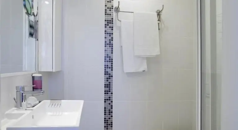 Basic Tek Büyük veya İki Ayrı Yataklı Oda