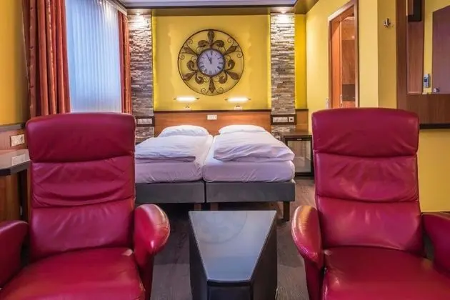 Tek Büyük veya İki Ayrı Yataklı Oda