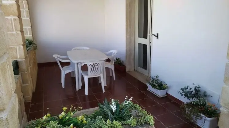 Apart Daire, Veranda