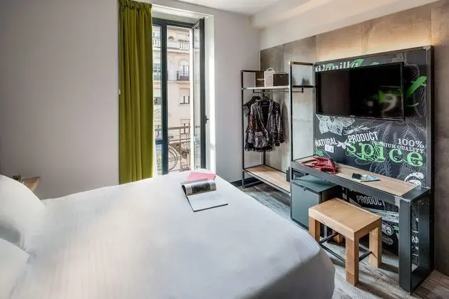 Tek Büyük Yataklı Oda, Balkon