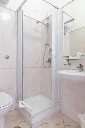Standard Dört Kişilik Oda, Bahçe Manzaralı