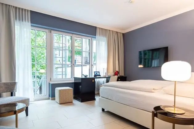 Süit, Balkon, Bahçe Manzaralı