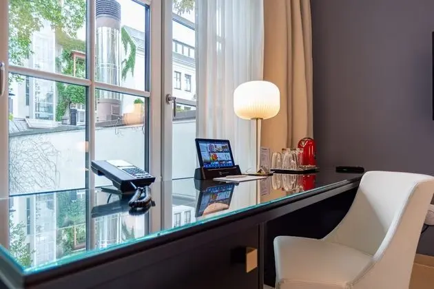 Süit, Balkon, Bahçe Manzaralı