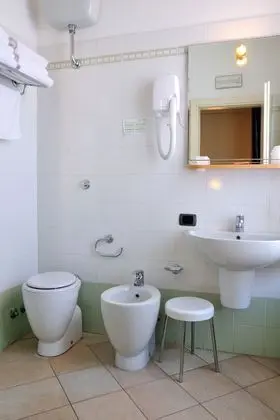 Üç Kişilik Oda, Birden Çok Yatak