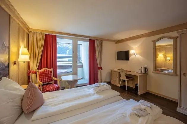 Traditional Tek Büyük veya İki Ayrı Yataklı Oda, Balkon, Dağ Manzaralı