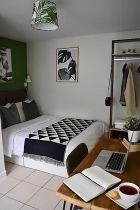 Büyük Yataklı Tek Kişilik Oda
