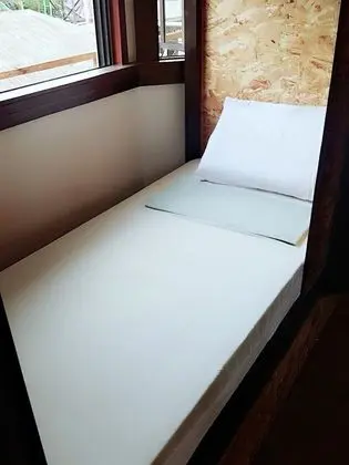 Standard Ortak Ranzalı Oda, Karma Ranzalı Oda (1 Queen Bed)