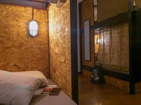 Standard Ortak Ranzalı Oda, Karma Ranzalı Oda (1 Queen Bed)
