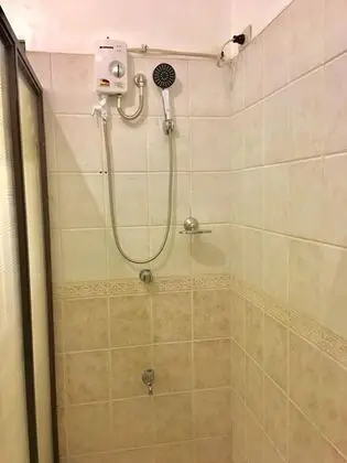 Standard Ortak Ranzalı Oda, Karma Ranzalı Oda (1 Queen Bed)