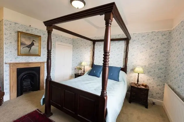 Tek Büyük Yataklı Oda (Four Poster Bed)