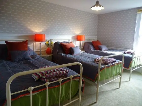 Üç Kişilik Oda