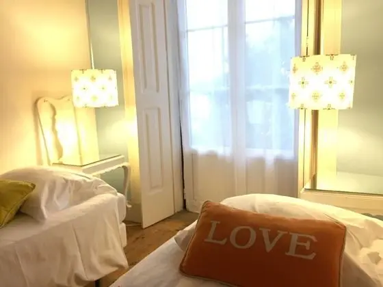 Apart Daire, 2 Yatak Odası, Balkon, Bahçe Manzaralı