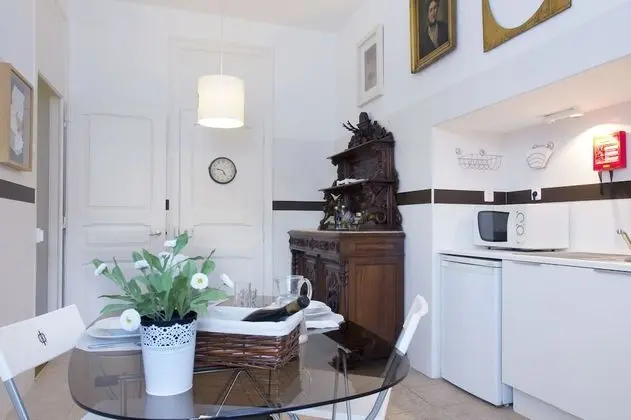 Apart Daire, 2 Yatak Odası, Balkon, Bahçe Manzaralı