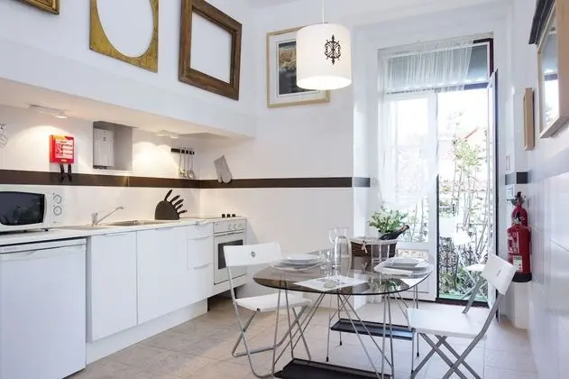 Apart Daire, 2 Yatak Odası, Balkon, Bahçe Manzaralı